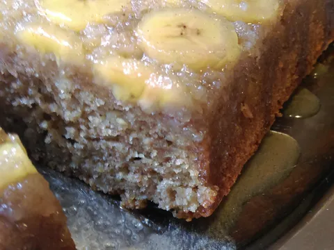 Banana bread sa karameliziranim bananama i karamel glazurom by Luann