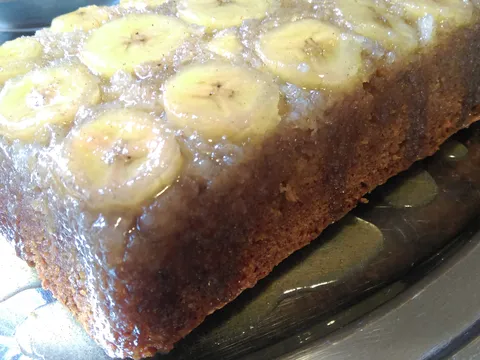 Banana bread sa karameliziranim bananama i karamel glazurom by Luann