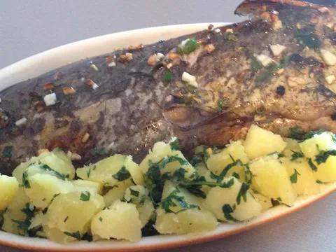 Marinirani pečeni som i krumpir s peršinom