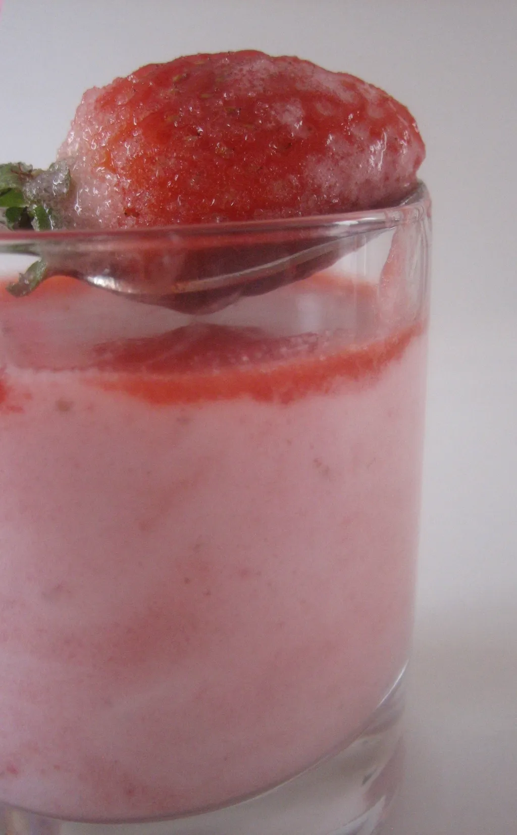 Mousse s jagodama i jogurtom
