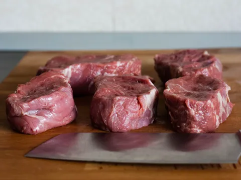 Suho i mokro zrenje mesa i jedan beefsteak mokro odlezan