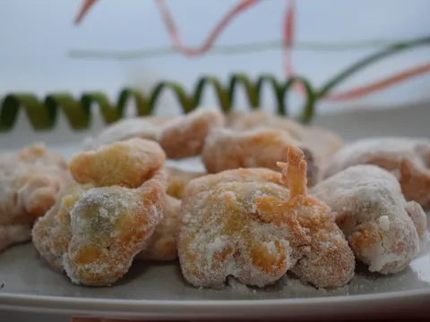 ღ Fritulice s jabukom i brusnicama