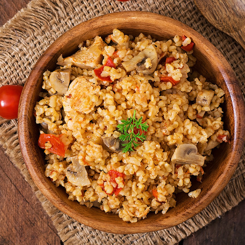 Bulgur s kuřecím masem a žampiony