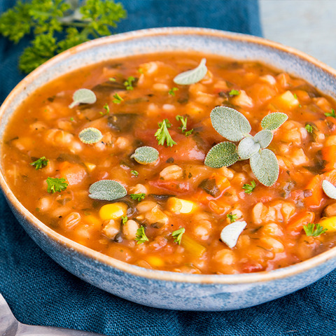Luštěninová polévka s rajčaty