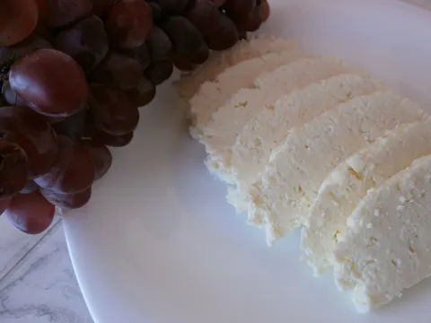 Domaći sir od kuhanog mlijeka