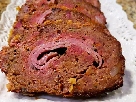 Mesni rolat sa punjenjem od sunke