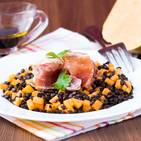 Salát z čočky beluga s dýní a parmskou šunkou