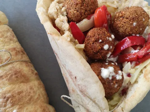 FALAFEL WRAP S AROMATIČNIM TIKVICAMA I LIMUN HUMMUSOM