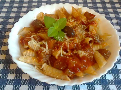 Pasta sa patlidžanom i paradajzom