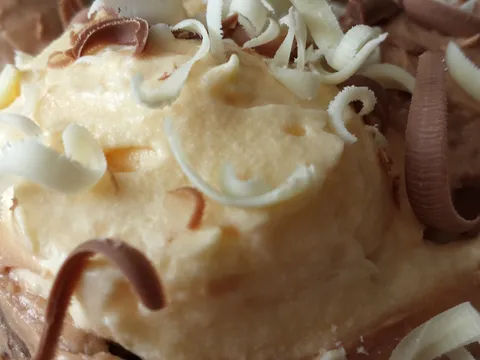 kinder kuglica torta by http://www.coolinarika.com/recept/kinder-bueno-ili-kinder-torta/