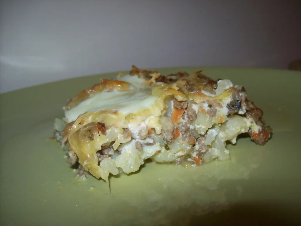 Blagi slozenac od karfiola i mlev. mesa