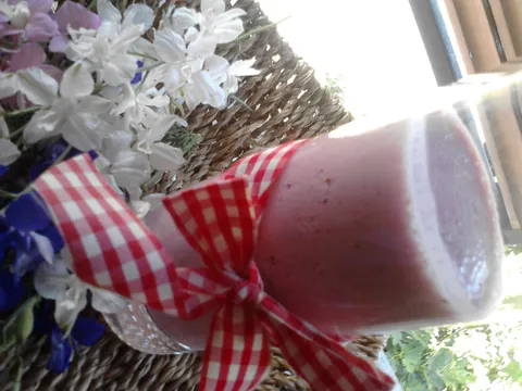 SMOOTHIE OD JAGODE I LINOLADE MILK