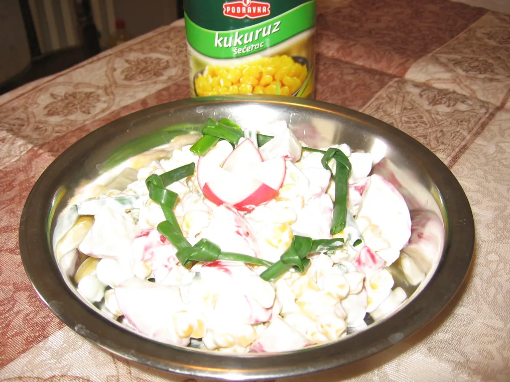 Prolećna salata sa kukuruzom šećercom