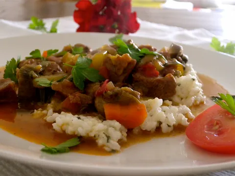 Gulas s povrcem
