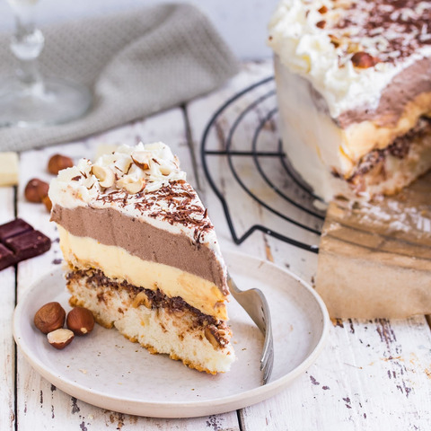Monte torta s lješnjacima, čokoladom i vanilijom 