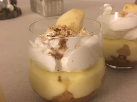 Crumble od kruške u čaši