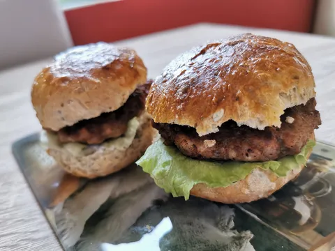 Mini hambići u domaćem pecivu