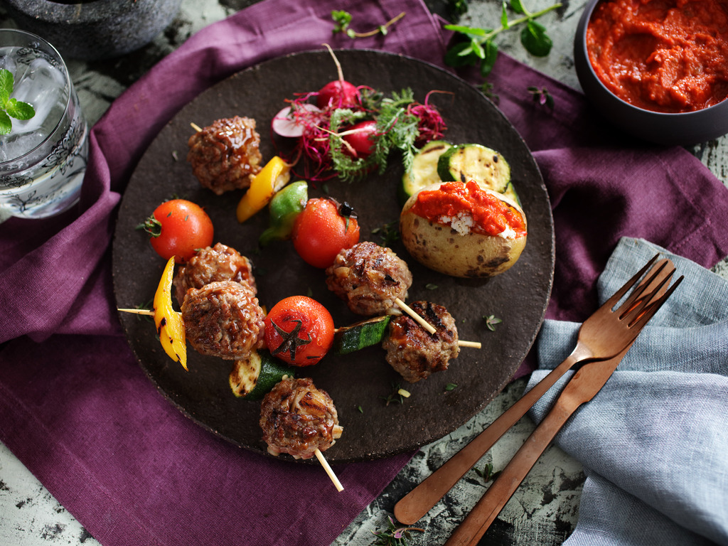 Tatarbällchen-Spieß mit Grillgemüse