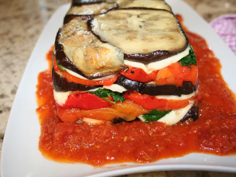 Terin (terrine) od crvenih paprika i plavog patlidžana