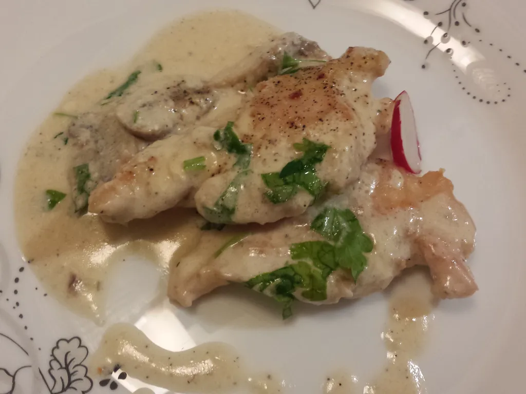 Pileca prsa sa sampinjonima i pavlakom