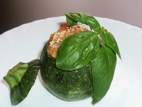 Punjene vegetarijanske tikvice