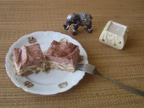 Kolac sa keksom i bananama