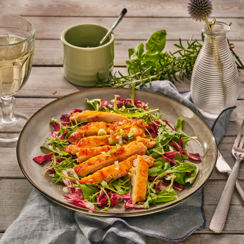 AROMATIC SALAD WITH ROASTED CHICKEN 