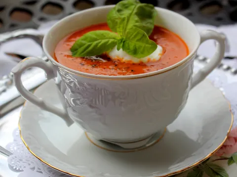 Čorbica od pečenih paprika i paradajza