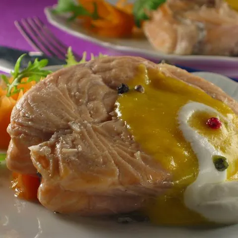 Poširani losos u mousseline umaku