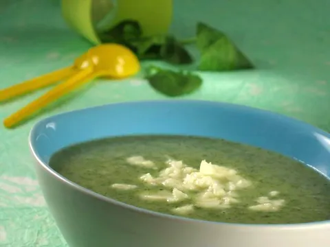 Špinatova juha s feta sirom