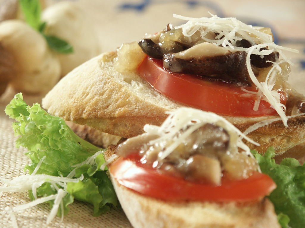 Bruschette cu ciuperci porcini si cascaval