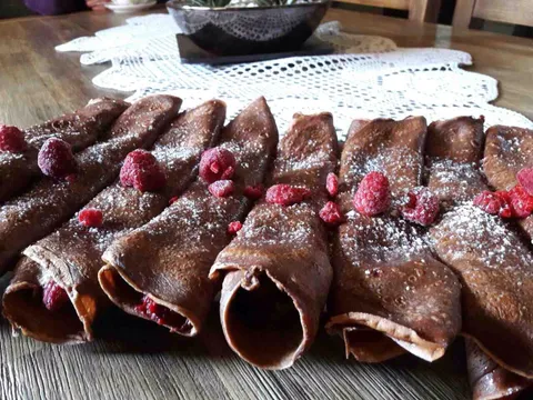 Čokoladne palačinke s ganache kremom i malinama