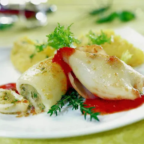 Nadjevene lignje u umaku od rajčice