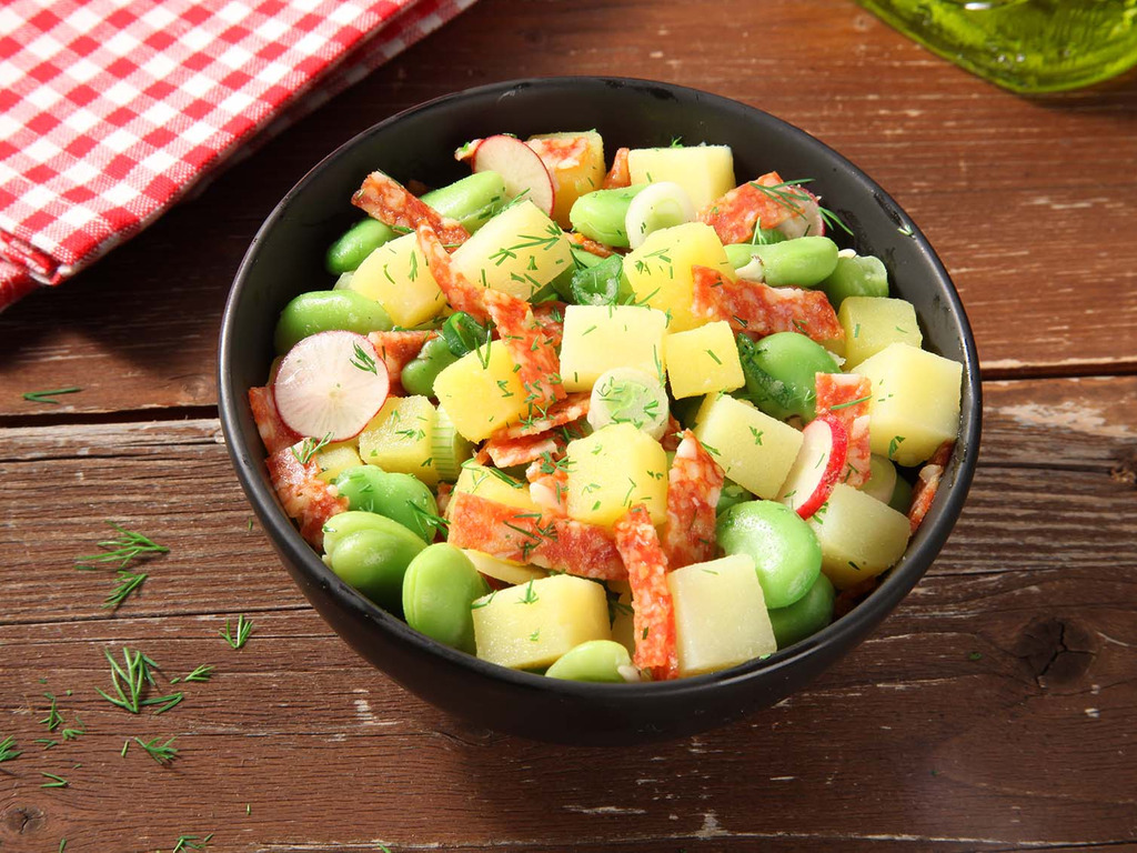 Salata od krumpira i zimske kobasice