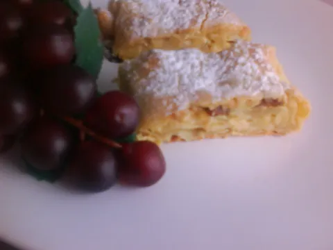 Savijača sa sirom i voćem