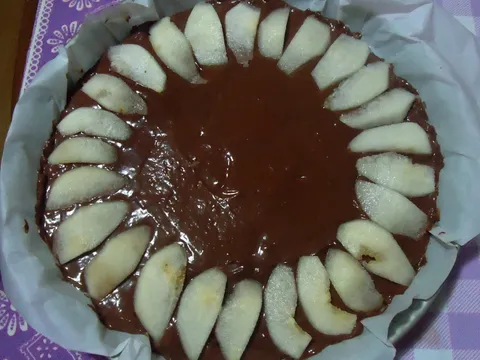 Tamna torta sa kruskama
