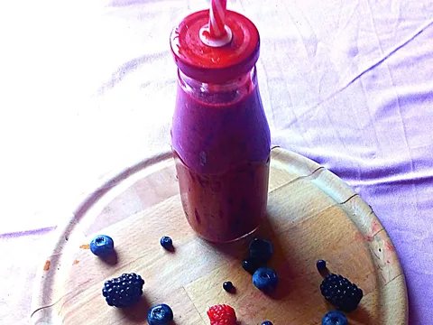 Smoothie breskva,borovnica i kupina