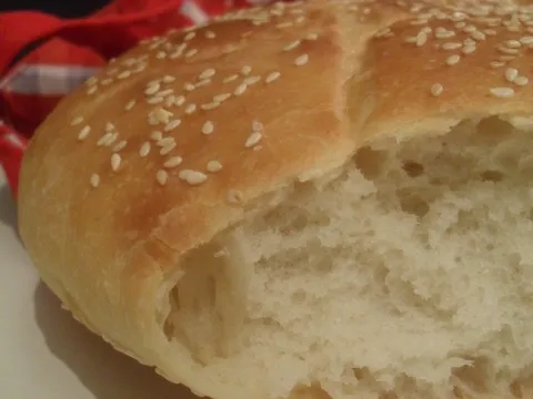 Lepinja sa Kiselim Vrhnjem