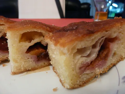 Savijača od šljiva sa grizom