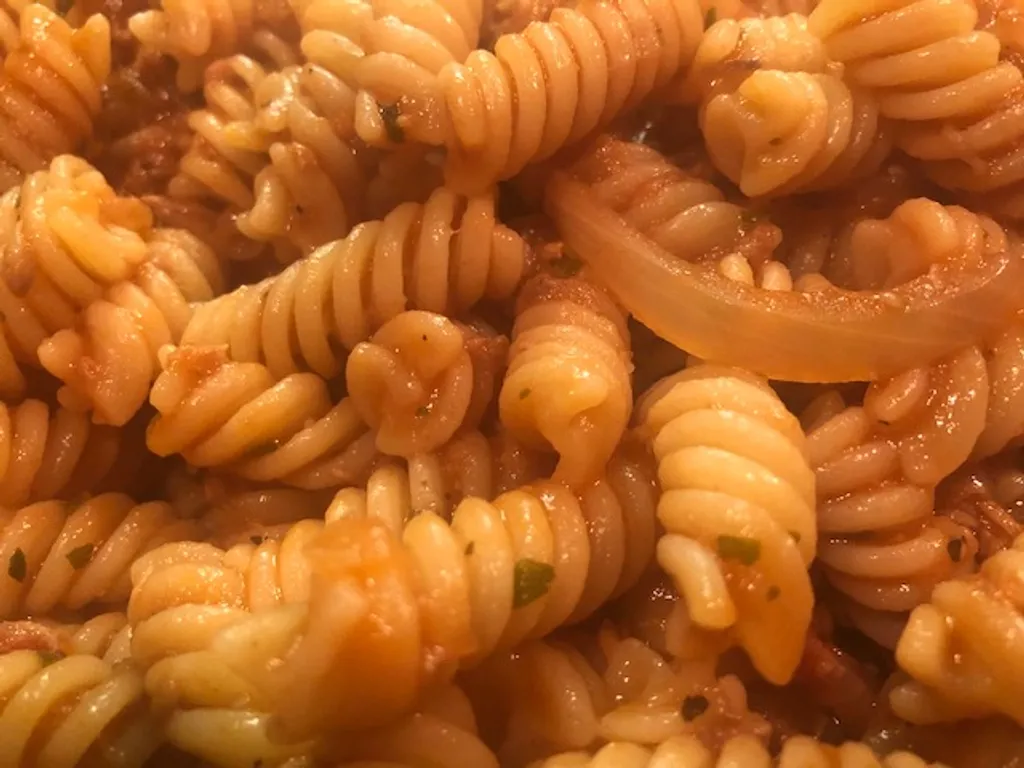 fusilli s tunjevinom