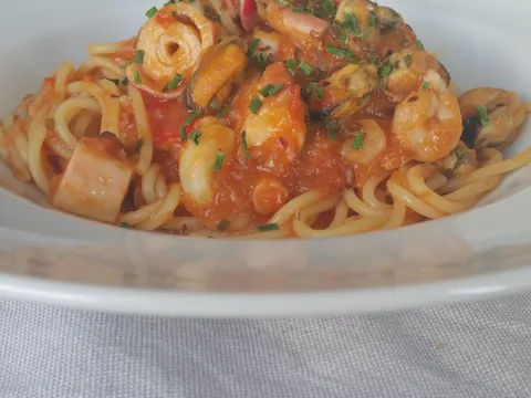 Spaghetti s plodovima mora