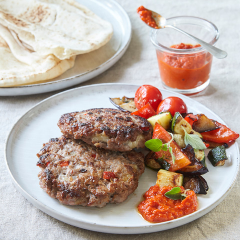 Pljeskavica s ovčím sýrem a Ajvarem