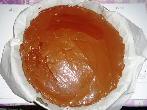 Tamna torta sa kruskama