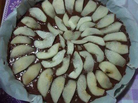 Tamna torta sa kruskama