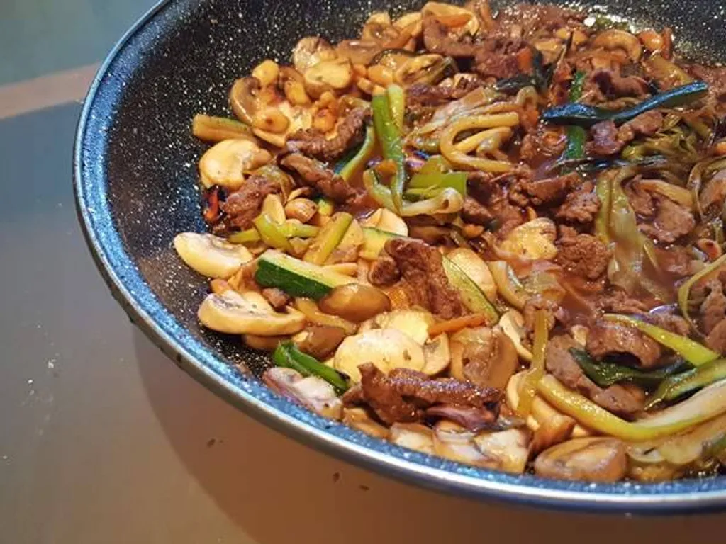 Wok s junetinom
