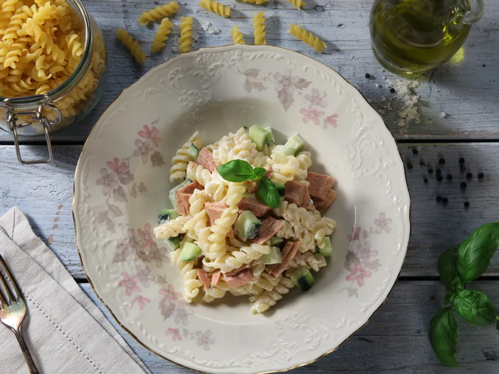 Salata od tune i krastavaca