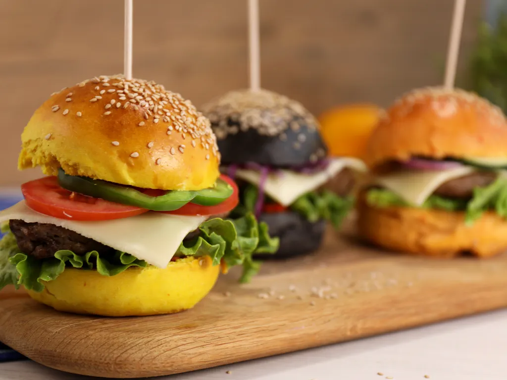 Obojeni hamburger
