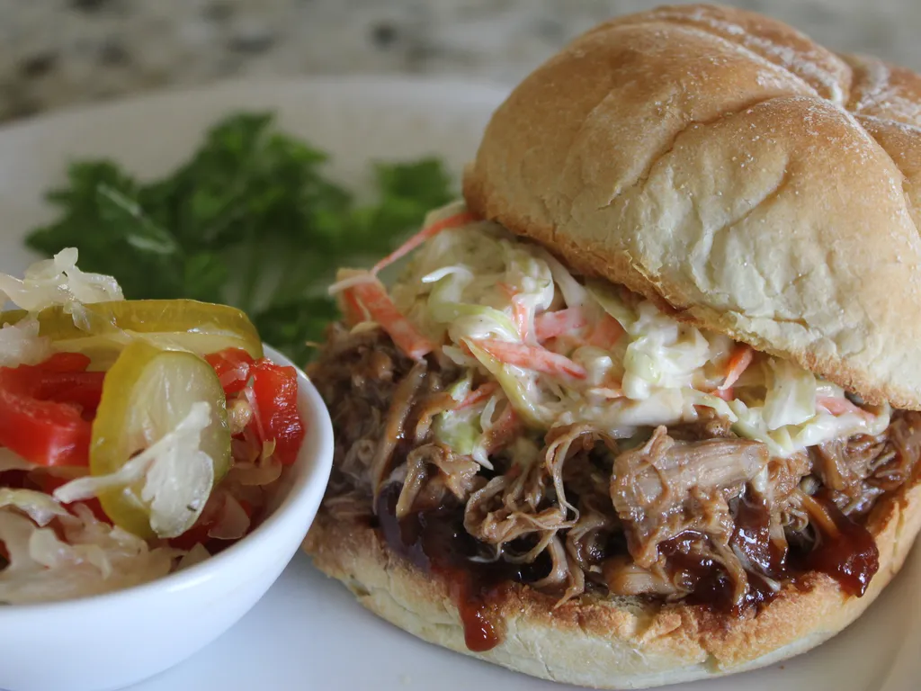 Pulled Chicken sendvici