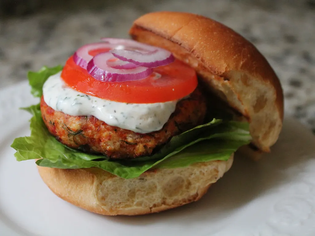 Mini burgers ( sliders) od lososa sa limunom i koprom