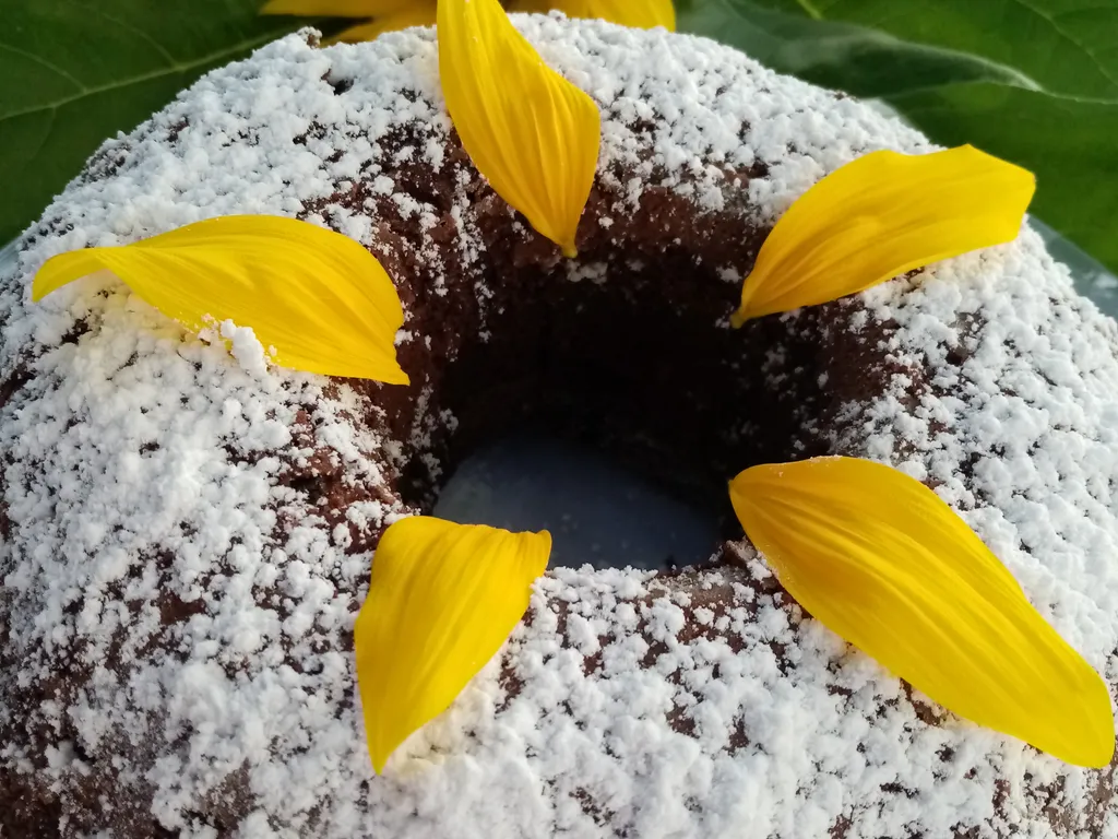 Kuglof s vinom i grožđicama